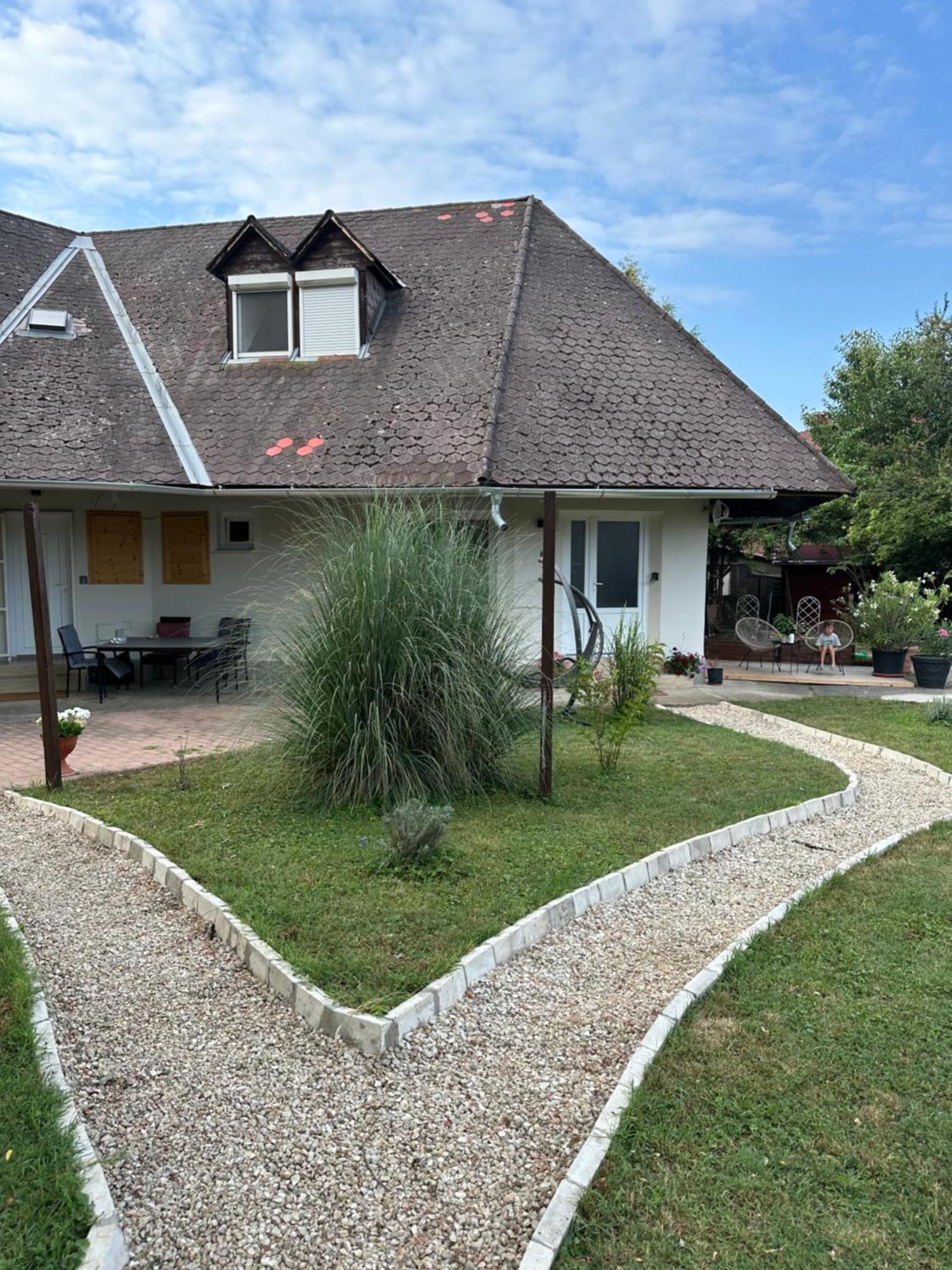Levendulakert Siofok Apartmanhaz Bagian luar foto