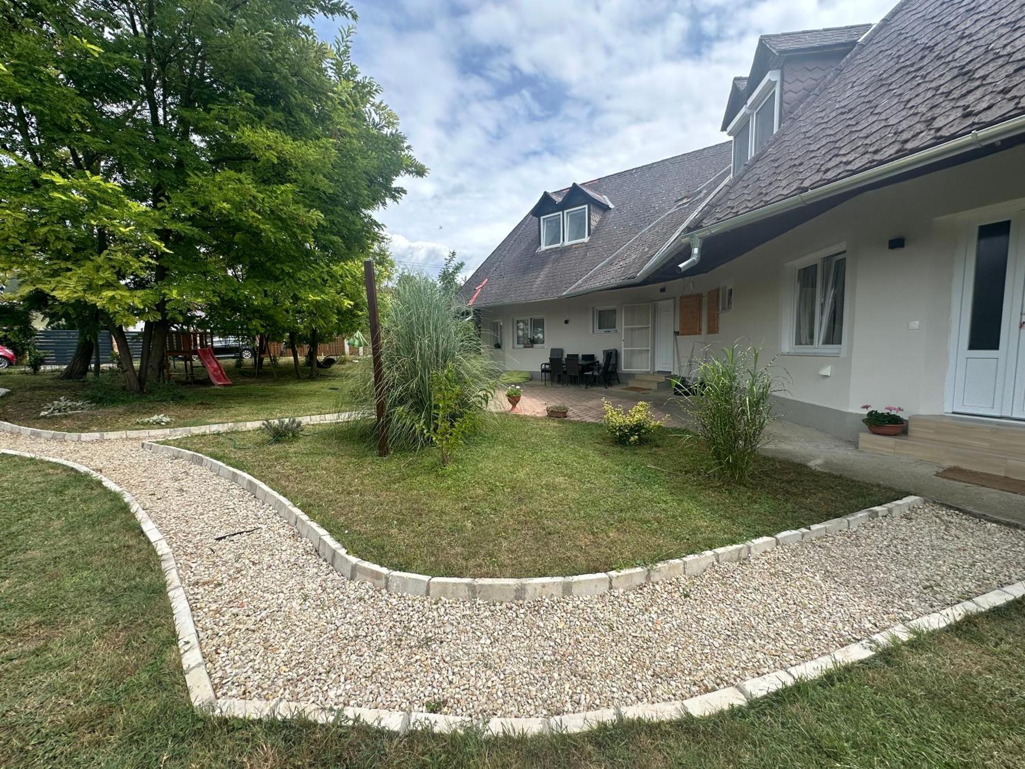 Levendulakert Siofok Apartmanhaz Bagian luar foto